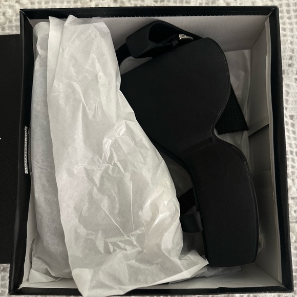 NWT Satin Buckle Detail Wedges - Picture 4 of 7